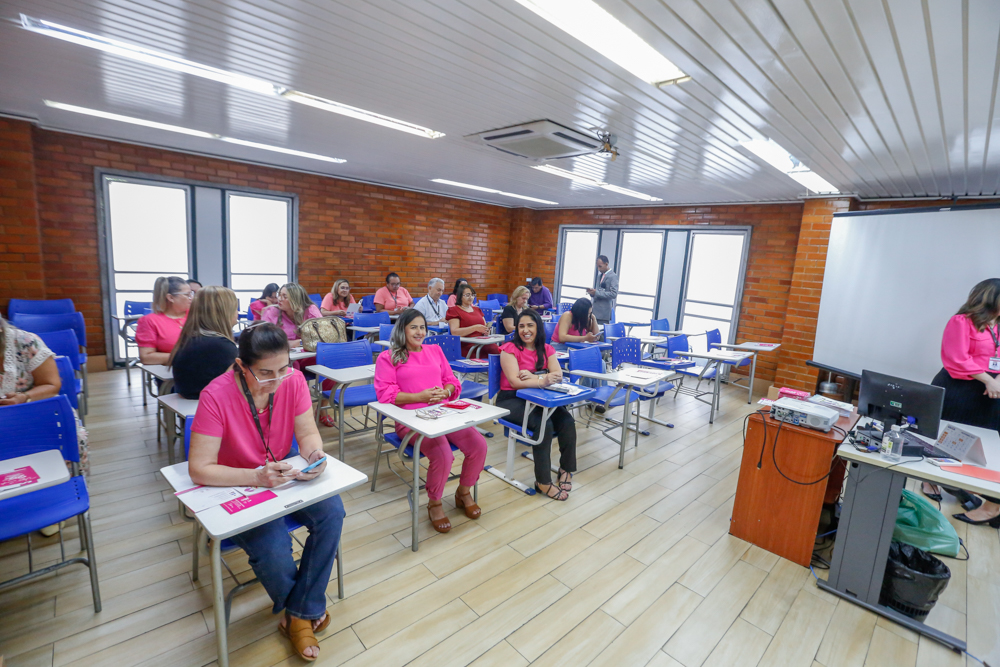 Servidoras participam de roda de conversa sobre o diagnóstico do câncer de mama 