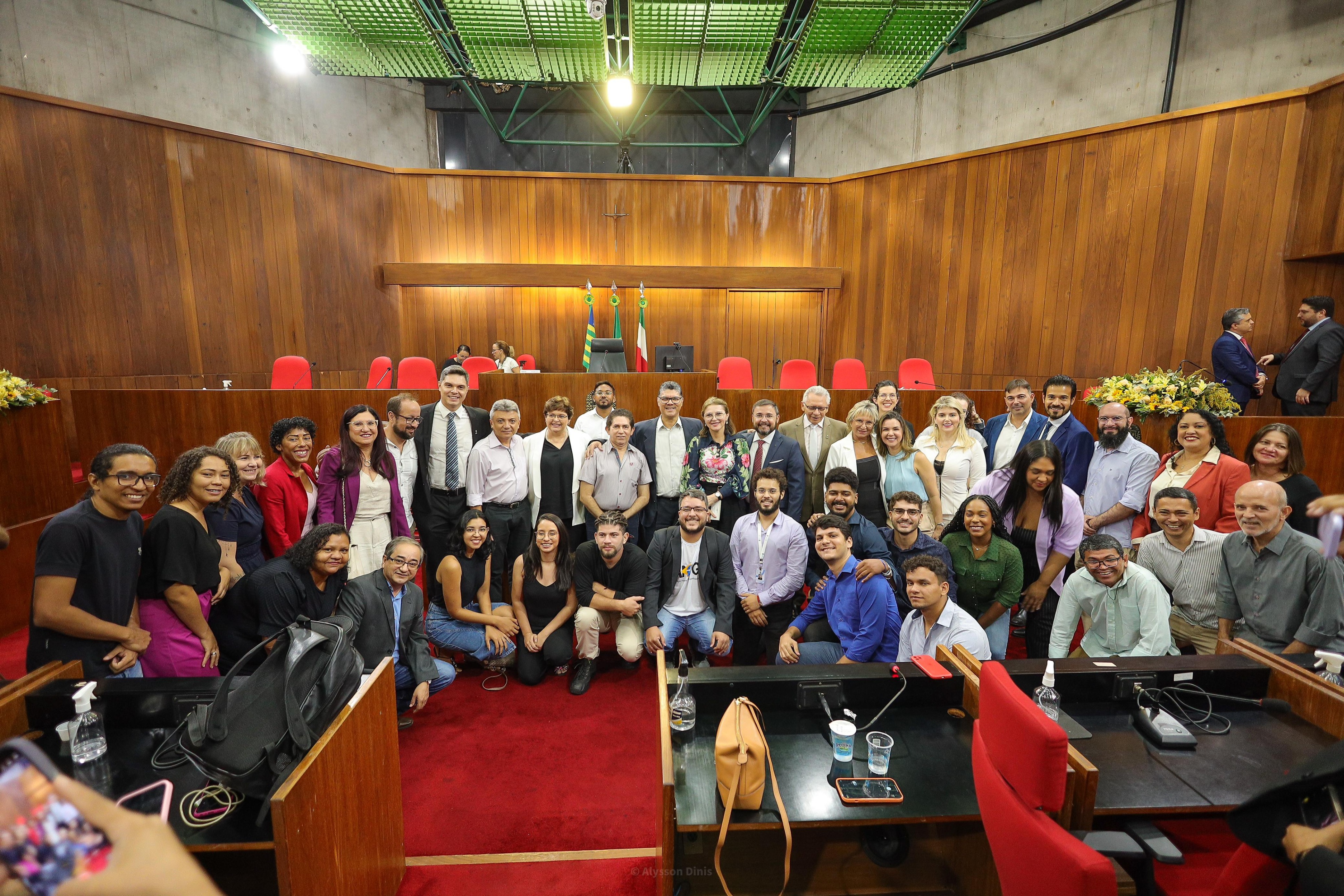 Sessão solene presta homenagem aos 50 anos do CCHL