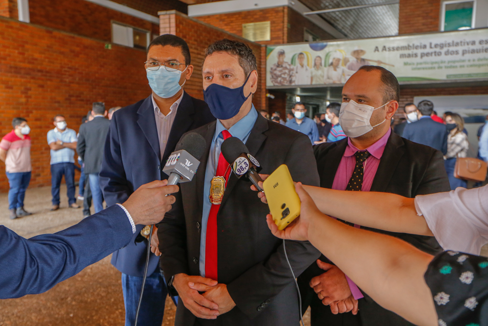 Presidente  e servidores da Polícia Civil debatem projeto em audiência  