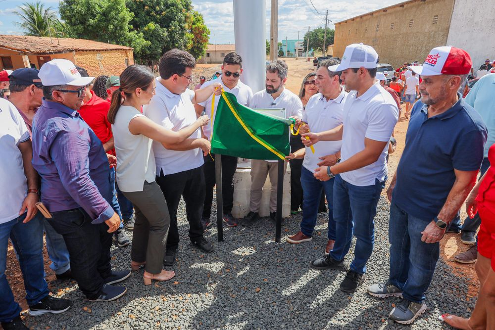 Governador inaugura pavimentação da PI 228 em Francisco Santos