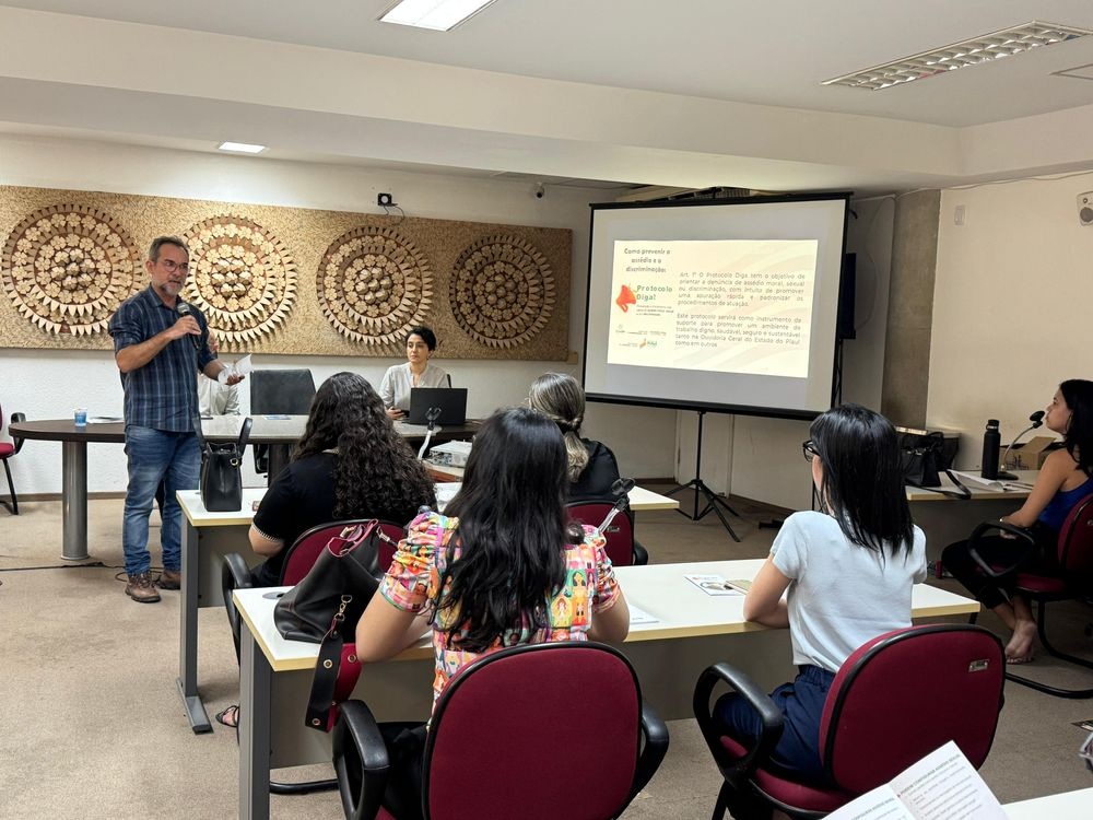 Ouvidoria-Geral apresenta "Protocolo Diga!" aos novos servidores da Alepi