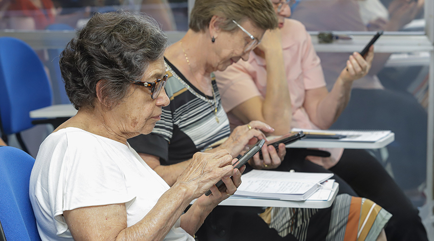 De cada 100 brasileiros, 87 usavam internet em 2022