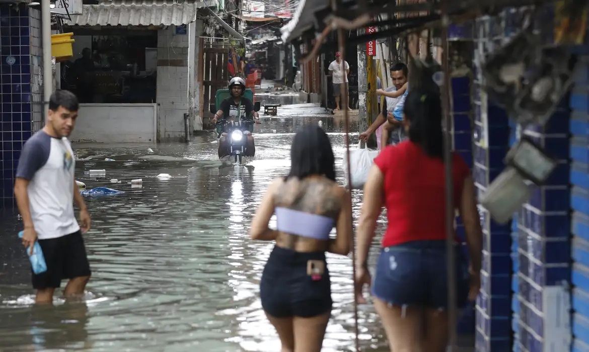 7 em cada 10 brasileiros sofreram com eventos climáticos extremos