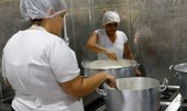 Ação de entrega de marmitas é transformada em cozinha escola