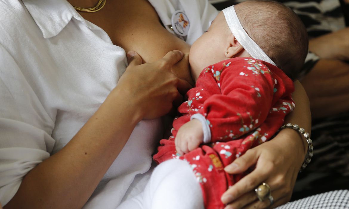 Agosto Dourado destaca benefícios do aleitamento materno