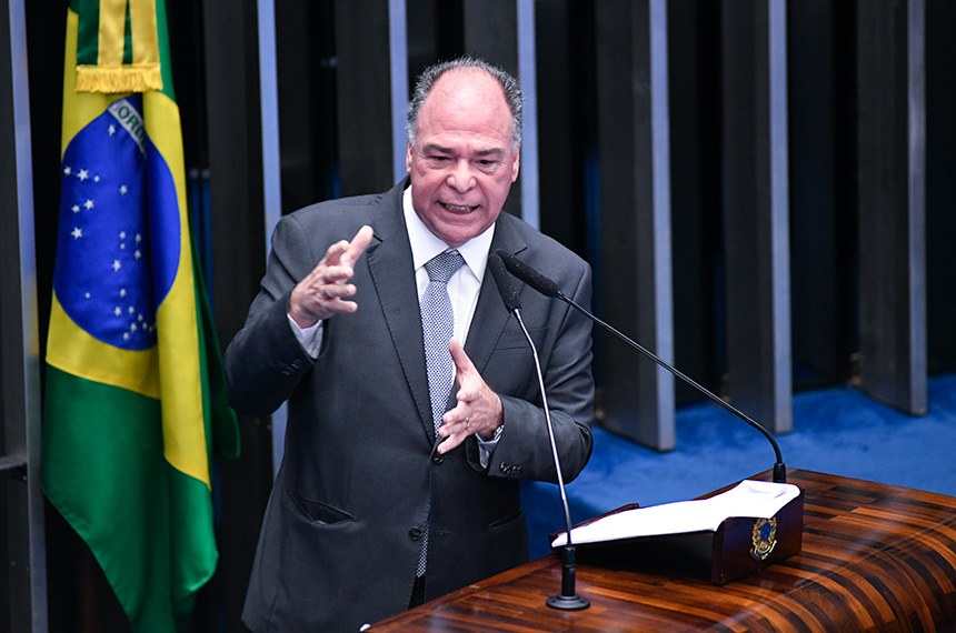 Aprovado projeto que reduz imposto sobre combustíveis