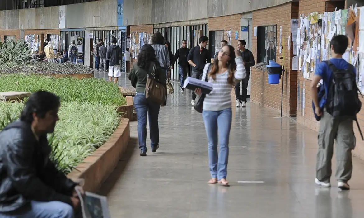 Brasil é o 5º país com mais alunos em escolas e universidades dos EUA