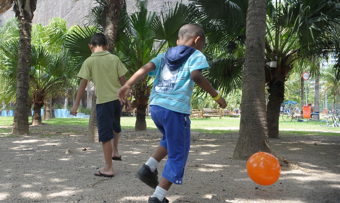 Brasil tem 32 mil crianças e adolescentes afastados da família