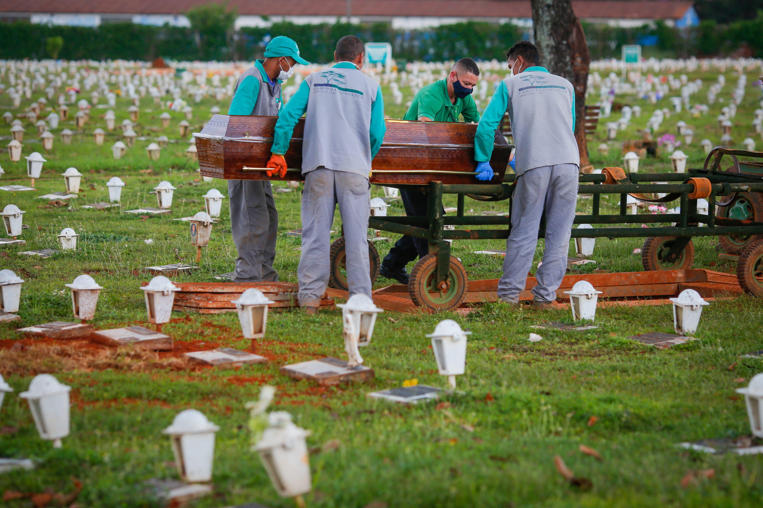 Brasil tem maior média de mortes por Covid desde agosto de 2021