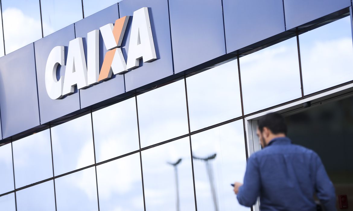 Caixa abre uma hora mais cedo para Dia do Desenrola