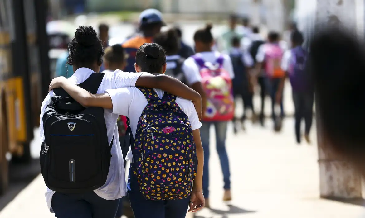 Casamento de meninas de até 17 anos de idade diminui 65% em uma década