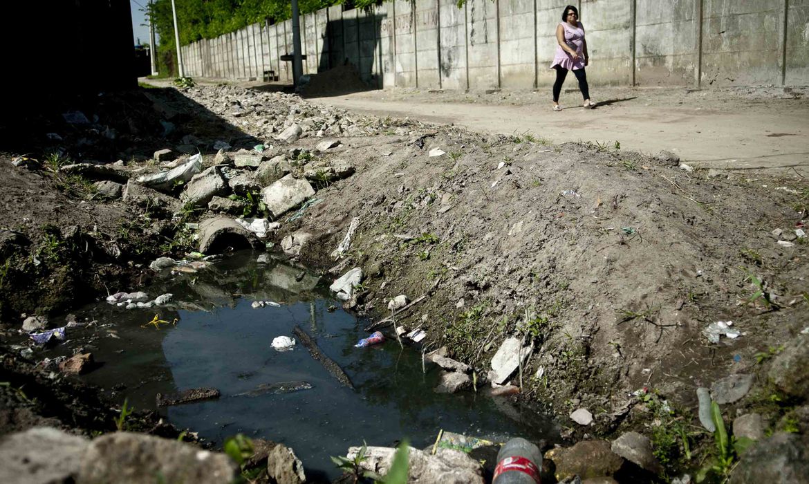 Cerca de 1,9 mil municípios não têm rede coletora de esgoto, diz MDR