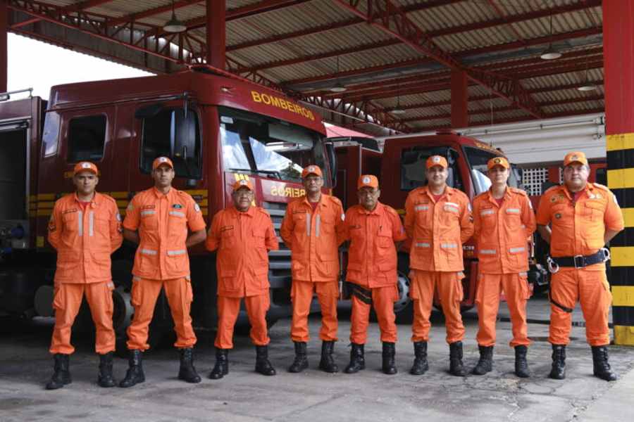 Corpo de Bombeiros orienta foliões durante Carnaval