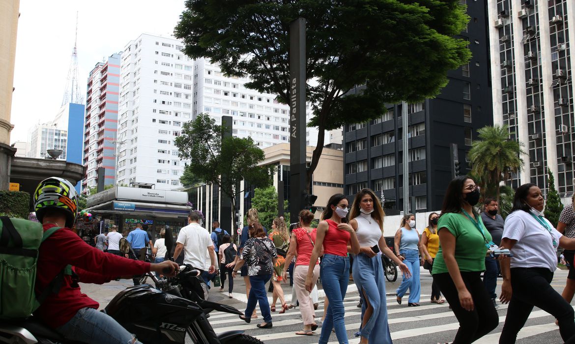 Covid soma mais de 70% dos casos de síndrome respiratória