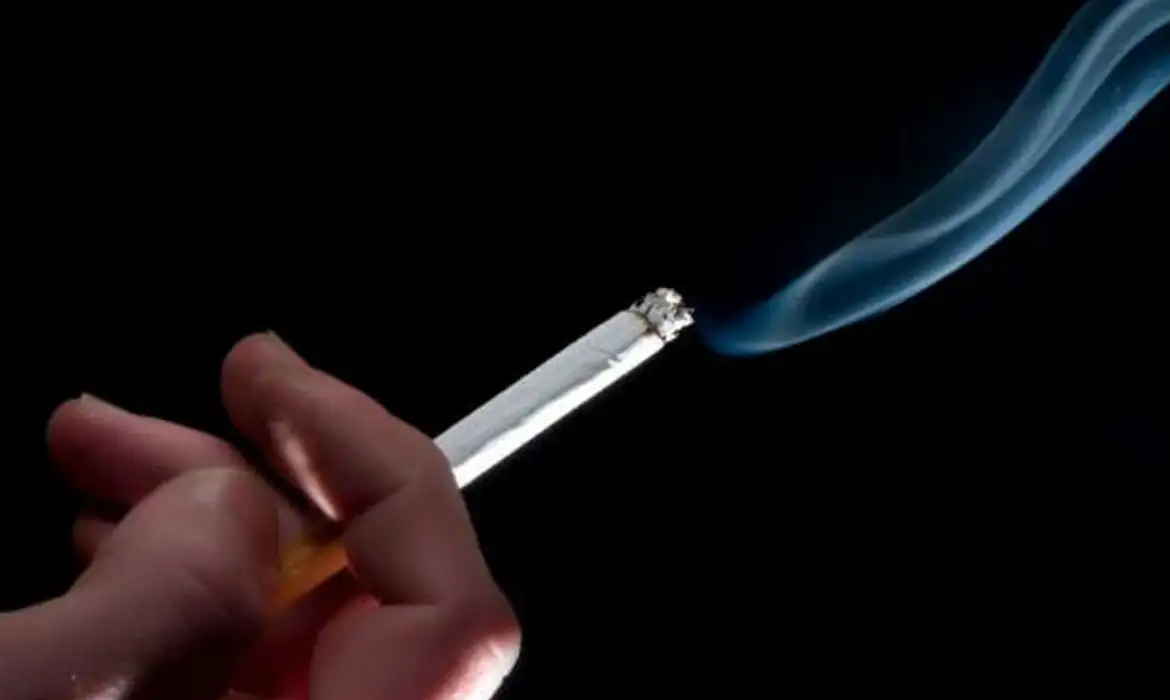 Decreto aumenta imposto sobre cigarro e eleva preço mínimo do maço