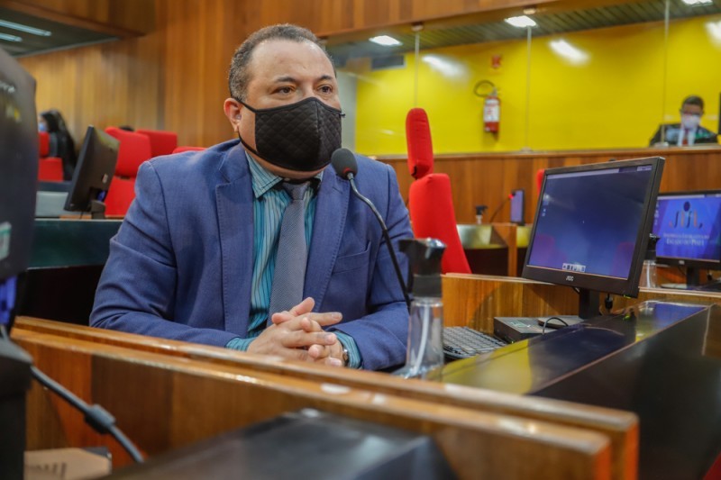 Deputado Evaldo Gomes destaca acordo para volta da circulação dos ônibus em Teresina