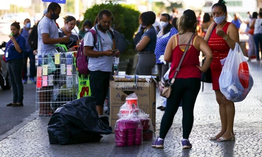 Desocupação cai e já há segmentos com desemprego mais baixo que antes da pandemia