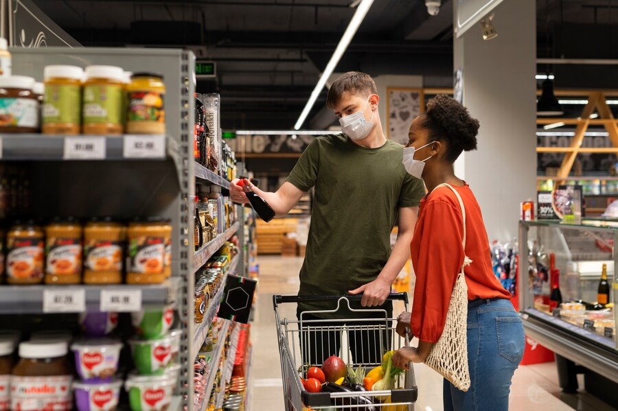 Desrespeito e discriminação fazem metade dos brasileiros deixar de comprar algum produto, diz pesquisa