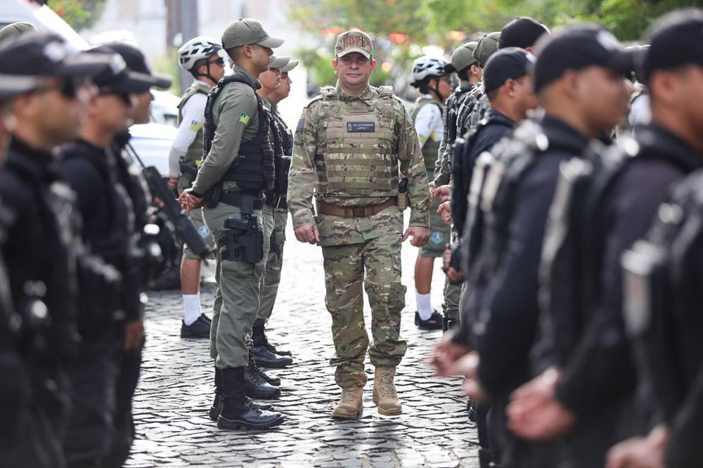 Dois mil policiais reforçam a segurança em centros comerciais neste final de semana