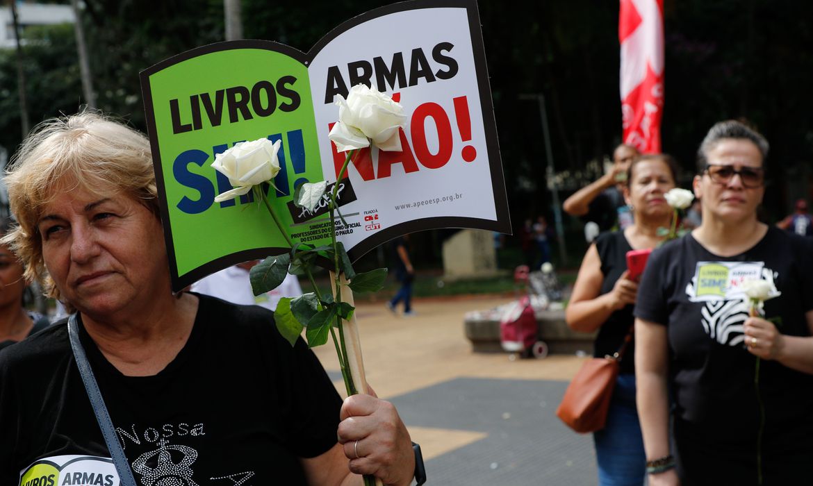 E-book traz sugestões contra atentados violentos nas escolas 