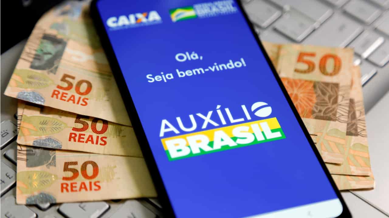 Empréstimo consignado do Auxílio Brasil será oferecido por 17 bancos