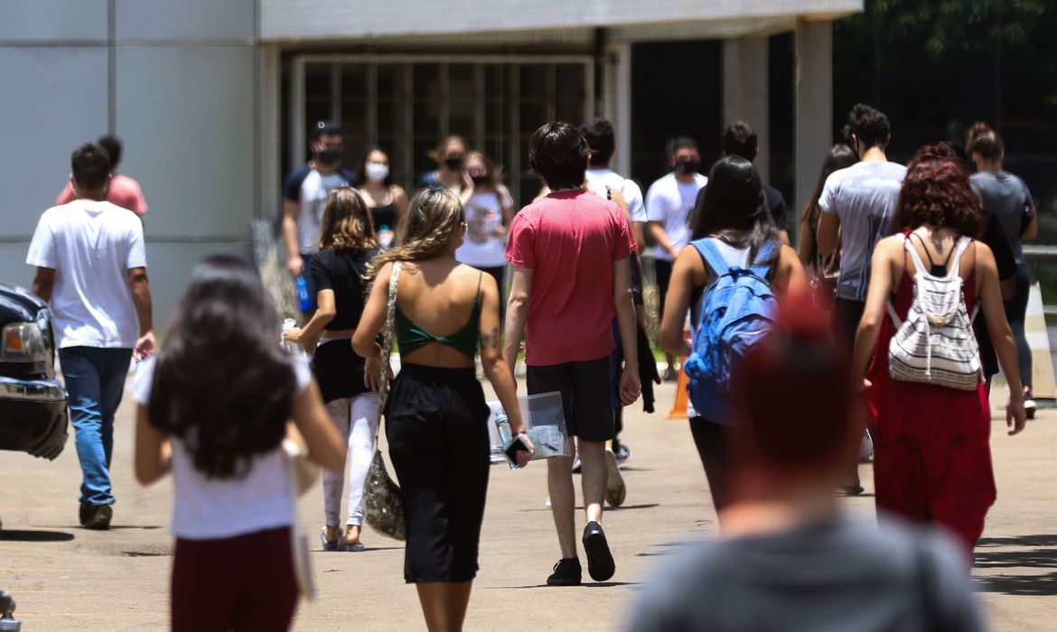 Enem: candidatos têm até esta sexta para pedir isenção de taxa