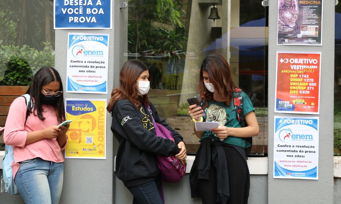 Enem serve de acesso ao ensino superior no Brasil e em Portugal