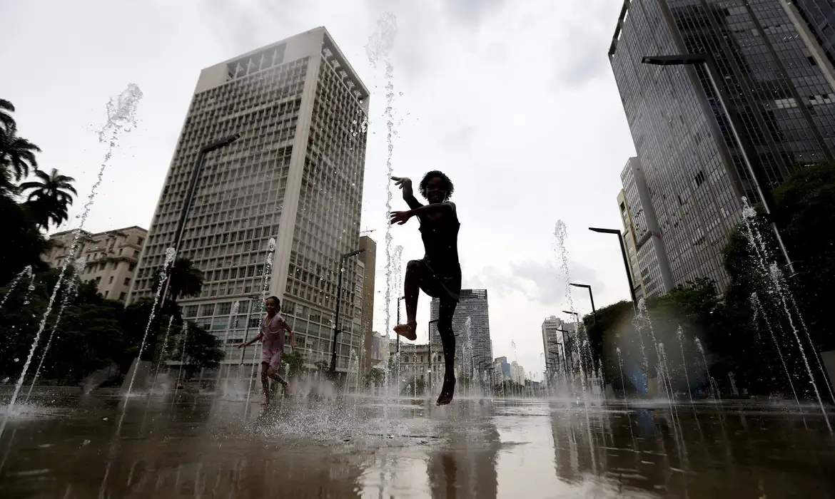 Entenda estudo da Nasa sobre 'Brasil inabitável' em 50 anos