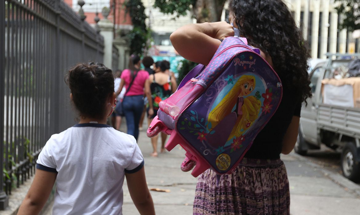 Escola em tempo integral: governo publica regras para adesão