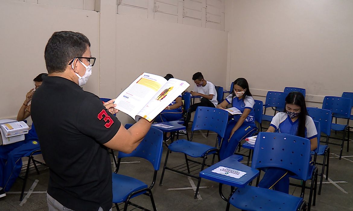 Estudo mostra defasagem de salários de professores da rede particular