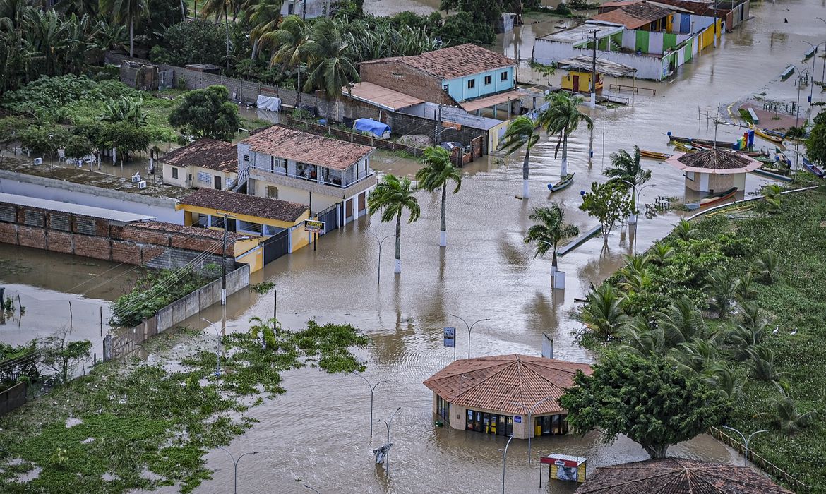 Falta de pessoal e de verba é desafio para defesas civis do país