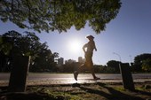 Fazer exercício em lugar com poluição pode anular benefícios para o cérebro; entenda