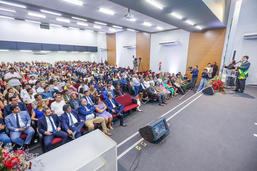 Governador entrega Medalha do Mérito da Renascença em Piracuruca