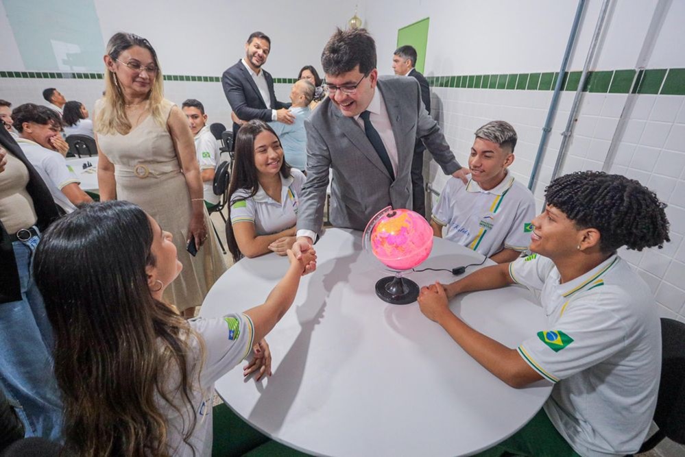 Governador inaugura reforma e modernização de escola