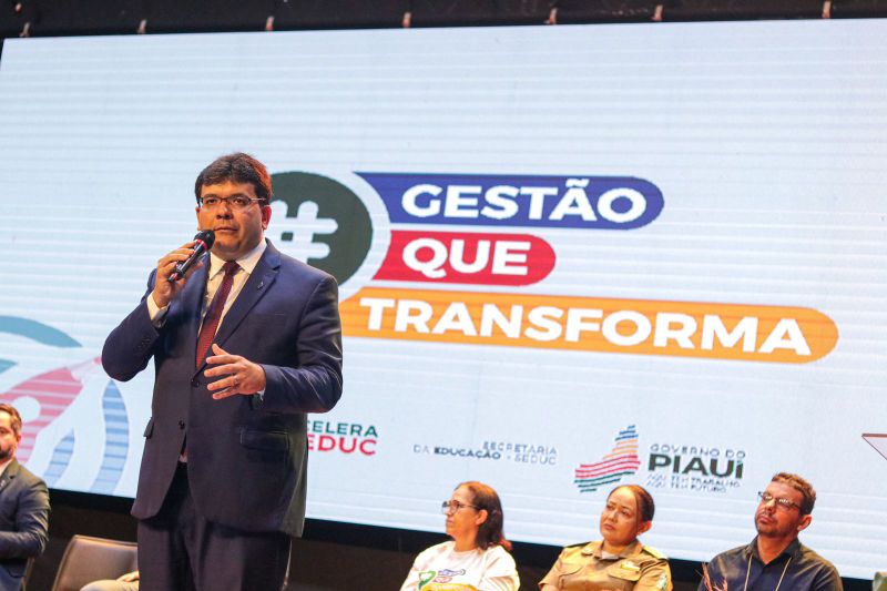 Governo reúne mais de mil gestores educacionais do Estado