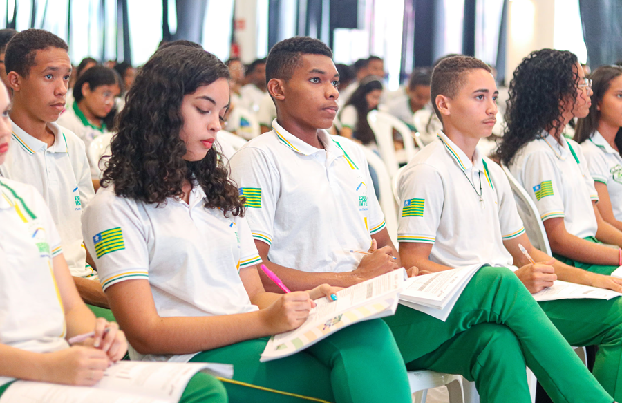 Governo vai premiar 50 estudantes da rede estadual com melhores notas no Enem nesta terça (2)