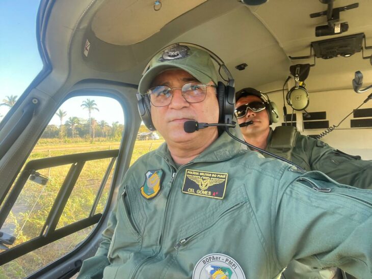 Helicóptero da PM ajuda no combate a incêndios