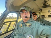 Helicóptero da PM ajuda no combate a incêndios