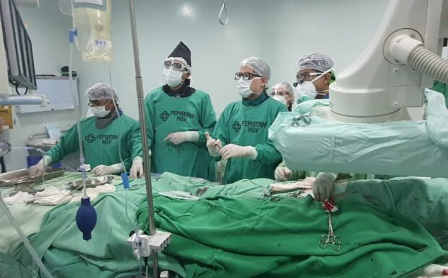 HGV realiza procedimento inédito de correção endovascular de um aneurisma justa-renal