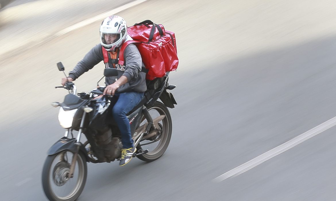 Ipea: Brasil tem 1,5 milhão de motoristas e entregadores de produtos