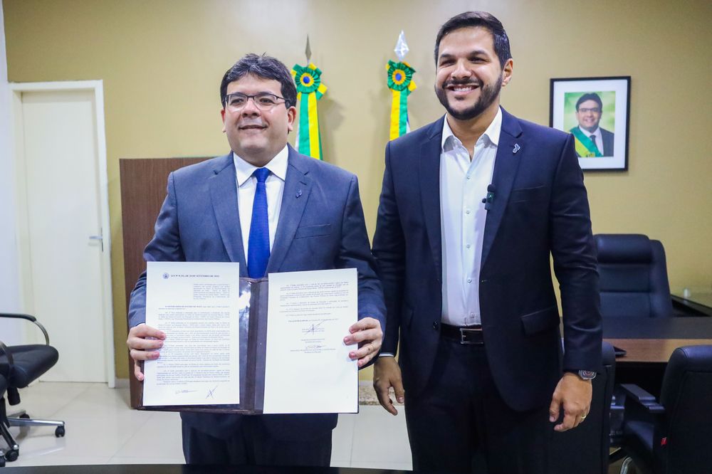 Lei premia servidores e alunos de escolas com melhor desempenho