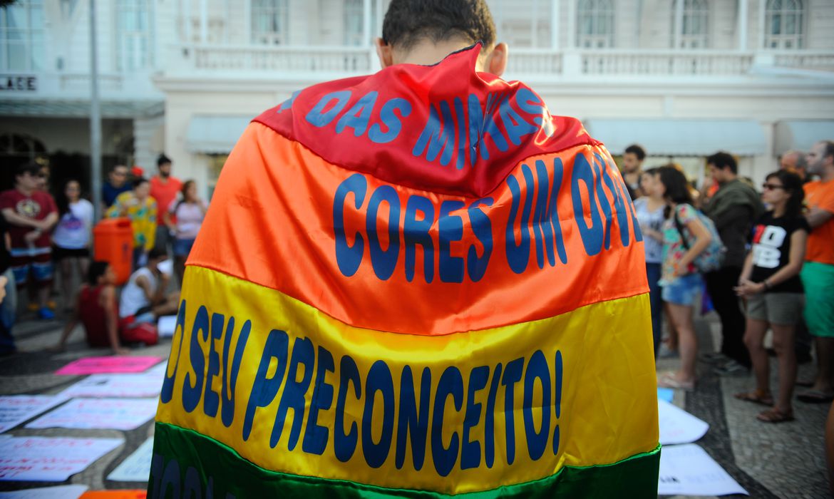 LGBTfobia chegou nas caravelas e se enraizou na colonização