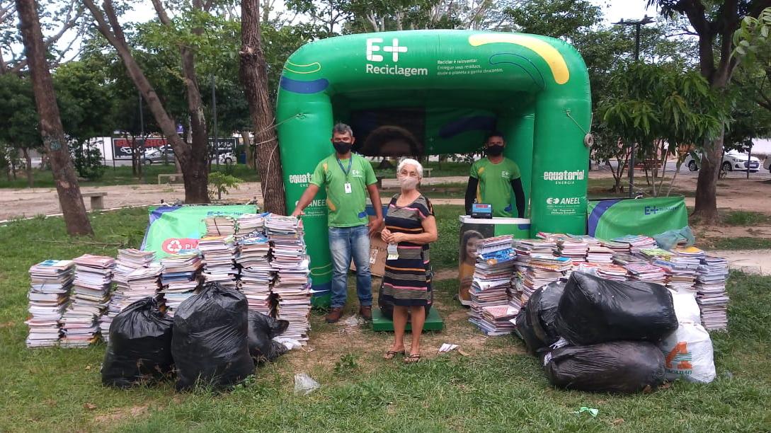 Livros em desuso são revertidos em descontos na fatura de energia