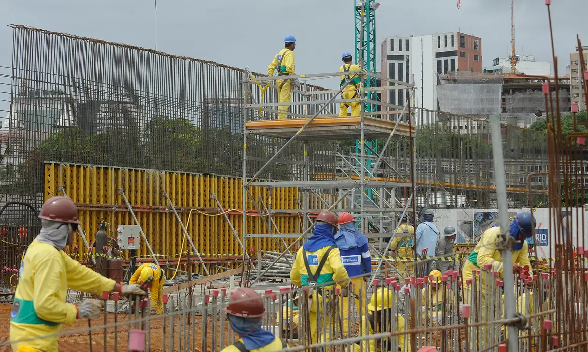 Mais de 1,5 mil obras na área da saúde podem ser reativadas