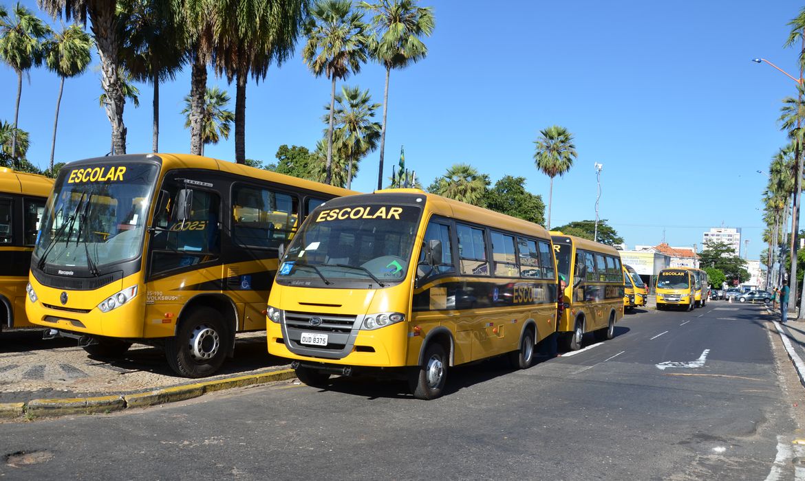 MEC alerta para prazo de pendências do transporte escolar