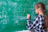 Meninas melhoram desempenho em matemática e se igualam a meninos