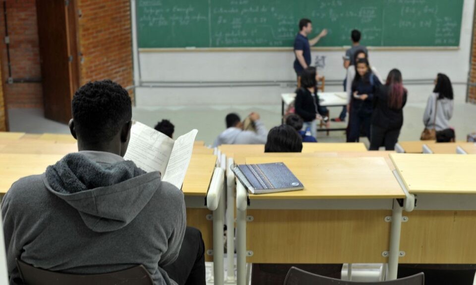 Metade é a favor de cotas raciais em universidades, diz pesquisa