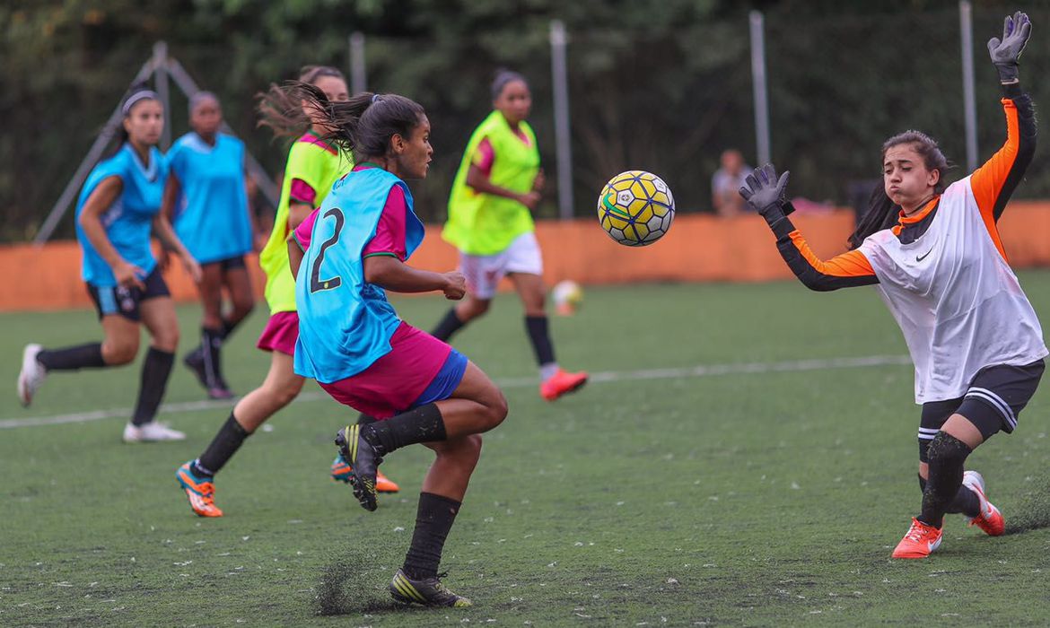 Migrações concentram futuro do futebol feminino no Sul e Sudeste