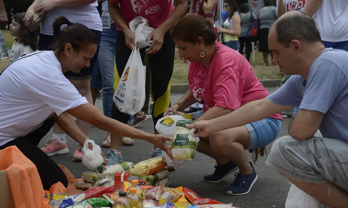 Natal sem Fome distribui 2 mil toneladas de alimentos