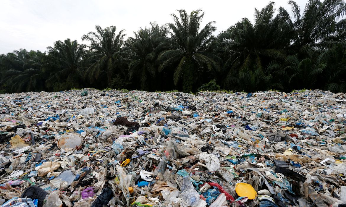 No maior acordo verde desde Paris, ONU aprova tratado de plástico